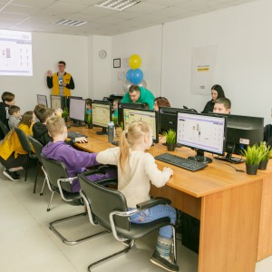 Новый класс в развлекательном центре города Томска! Скоро открытие! - Школа программирования для детей, компьютерные курсы для школьников, начинающих и подростков - KIBERone г. Тимашёвск